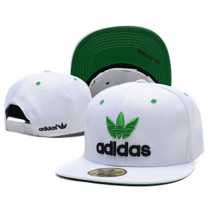 Кепка з прямим козирком Adidas білого кольору