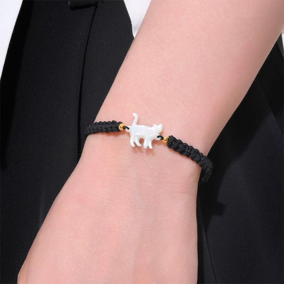Черный браслет шнурок с Котиком