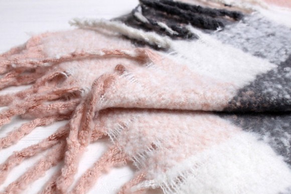 Теплий шарф з бахромою Aria Теплий шарф з бахромою Aria