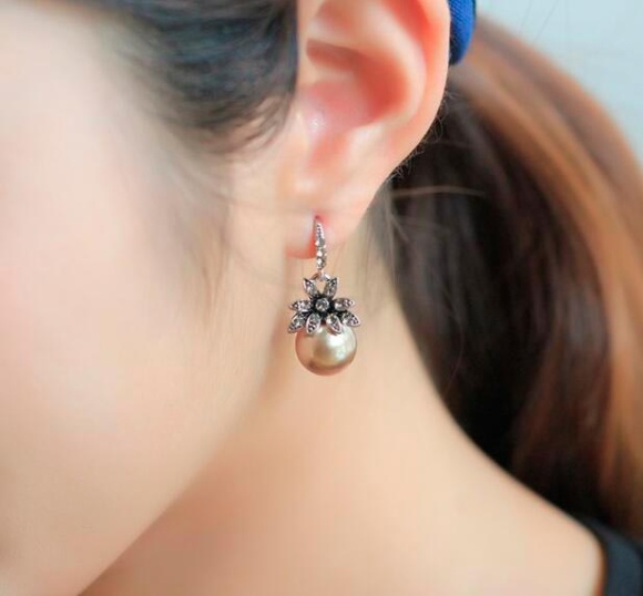 Сережки підвіски Квітка з золотистими перлами