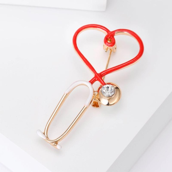 Брошь стетоскоп Сердце белая