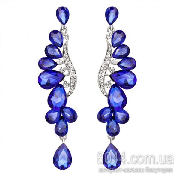 Довгі сережки з камінням сваровськи.