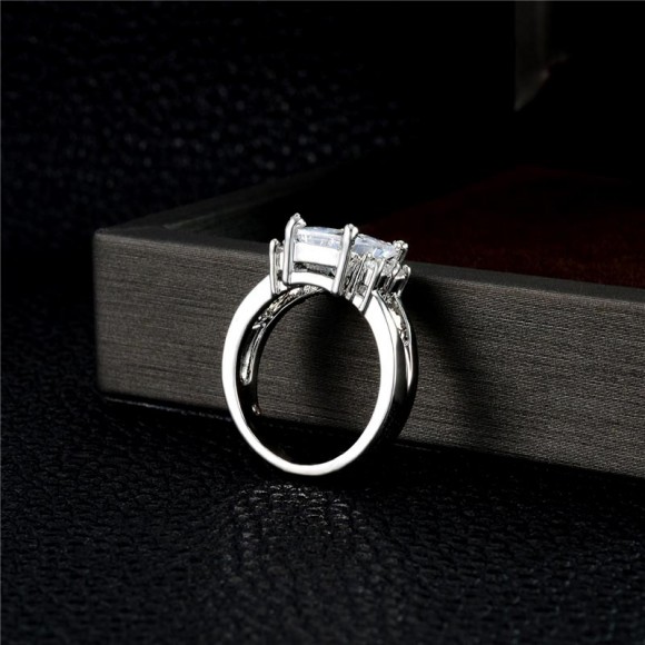 Кільце Грація із кристалом циркону посріблене Кільце Грація із кристалом циркону посріблене