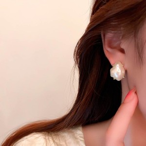 Серьги гвоздики с барочным жемчугом Серьги гвоздики с барочным жемчугом