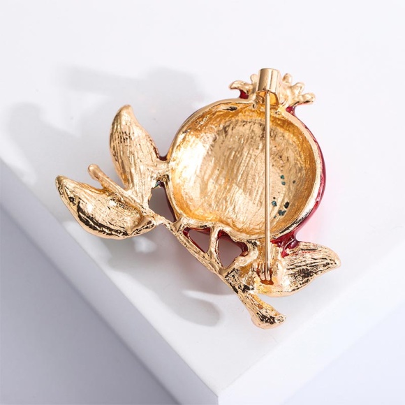 Брошь веточка с Гранатом