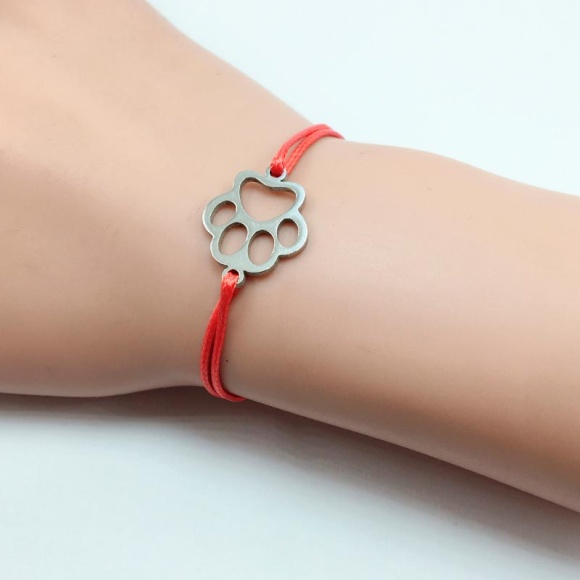 Браслет красная нить с подвеской Лапка Браслет красная нить с подвеской Лапка