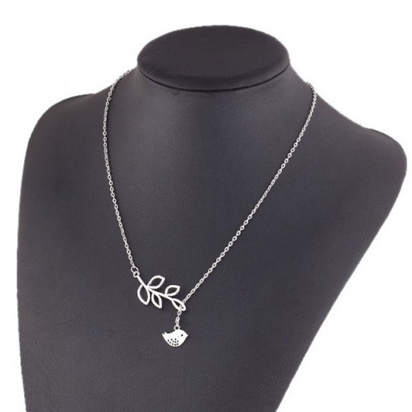 Кулон Птичка и ветвь серебристого цвета