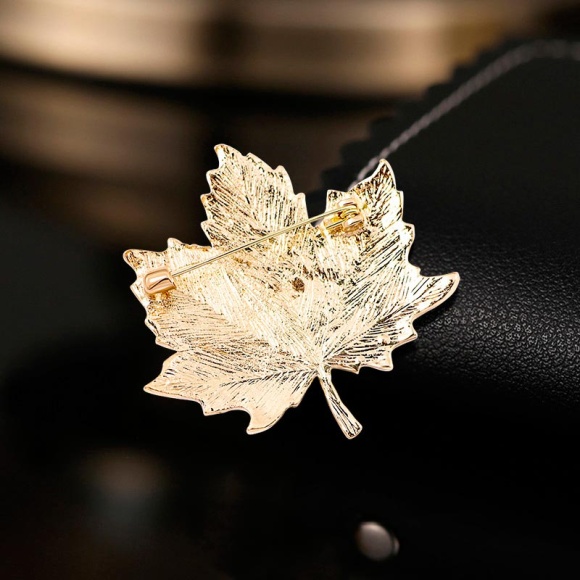 Брошь Кленовый лист Брошь Кленовый лист