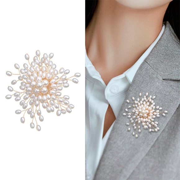 Брошь шик цветок из бусин Брошь шик цветок из бусин