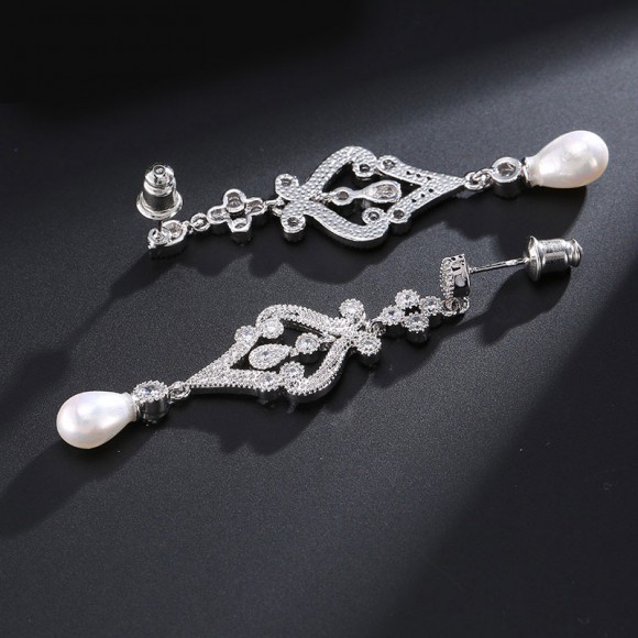 Сережки з перлами Лукреція