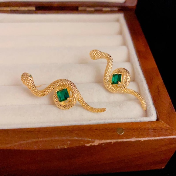 Сережки підвіски Змія із зеленим кристалом