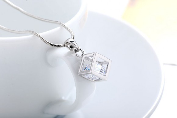 Набір прикрас: кулон і сережки Набір прикрас: кулон і сережки