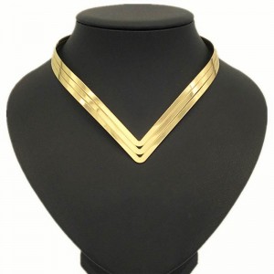 Металеве трикутне кольє золоте Металеве трикутне кольє золоте