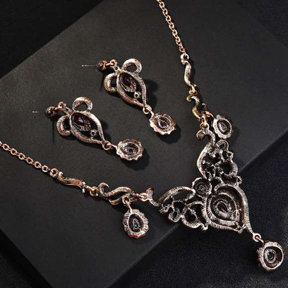 Набор украшений Мерджан: колье и серьги