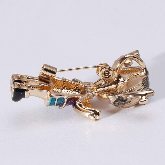 Брошка дівчина художник