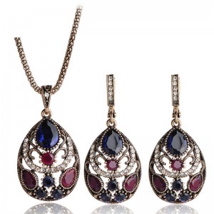 Набор украшений Лейла: кулон и серьги Набор украшений Лейла: кулон и серьги