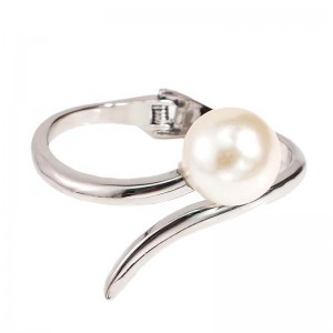 Металлический браслет Крупные жемчужные бусины