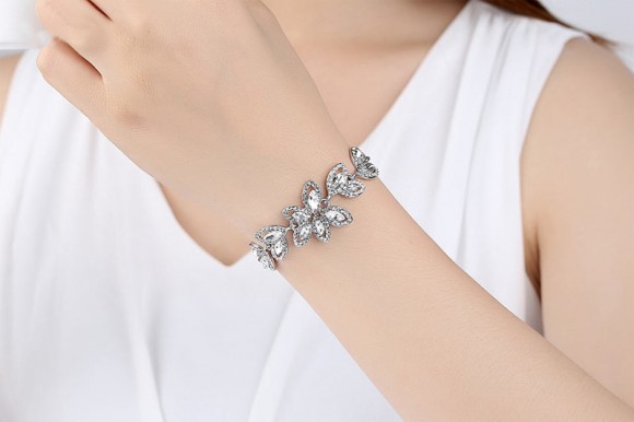 Набір прикрас Кристальний лист: сережки та браслет