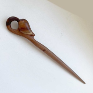 Шпилька для волос из дерева Тюльпан Шпилька для волос из дерева Тюльпан