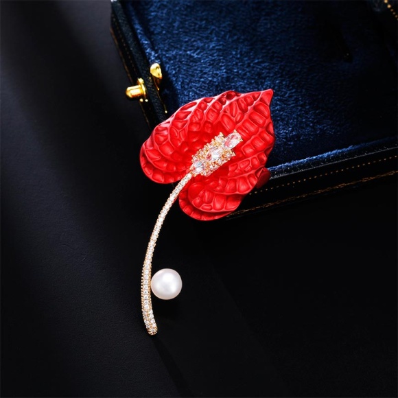 Красная элитная брошь Калла