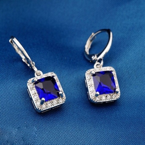 Серьги подвески с камнями Blue crystal серебристого цвета Серьги подвески с камнями Blue crystal серебристого цвета