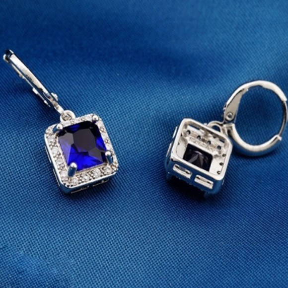 Серьги подвески с камнями Blue crystal серебристого цвета Серьги подвески с камнями Blue crystal серебристого цвета
