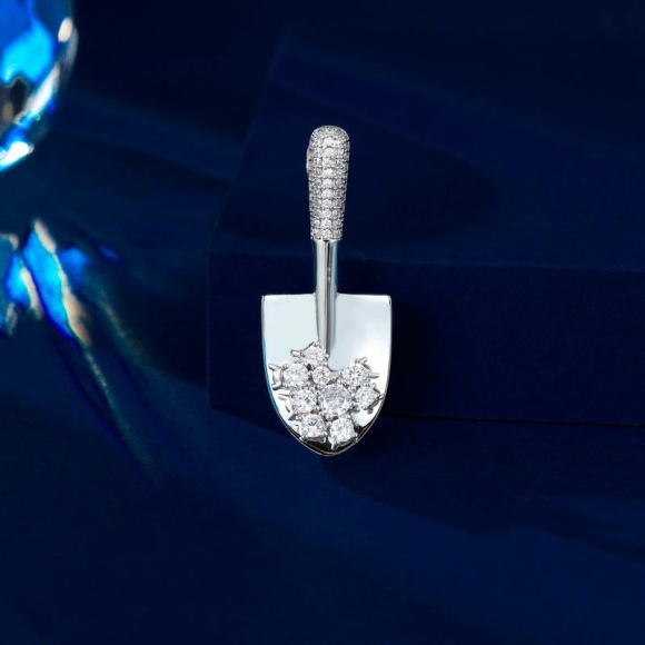 Срібляста брошка лопата Удача Срібляста брошка лопата Удача
